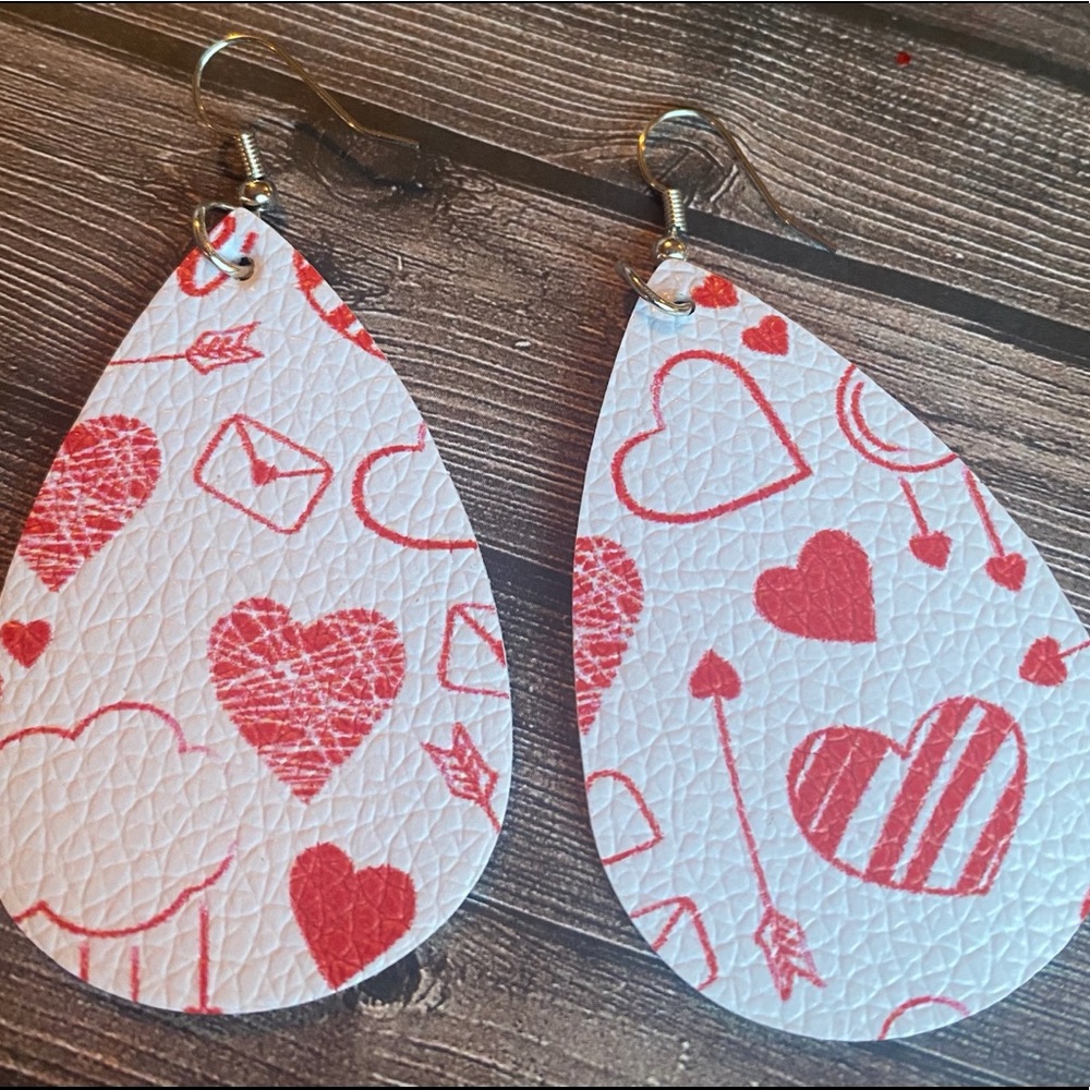 BRAND NEW TEAR DROP VALENTINE’s DAY EARRINGS